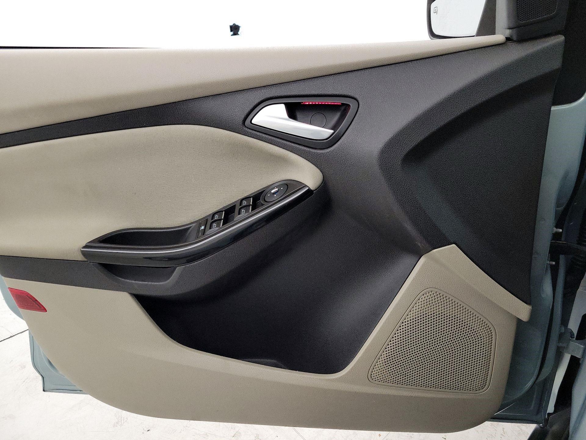 Thumbnail: 2014 Ford Focus - 12
