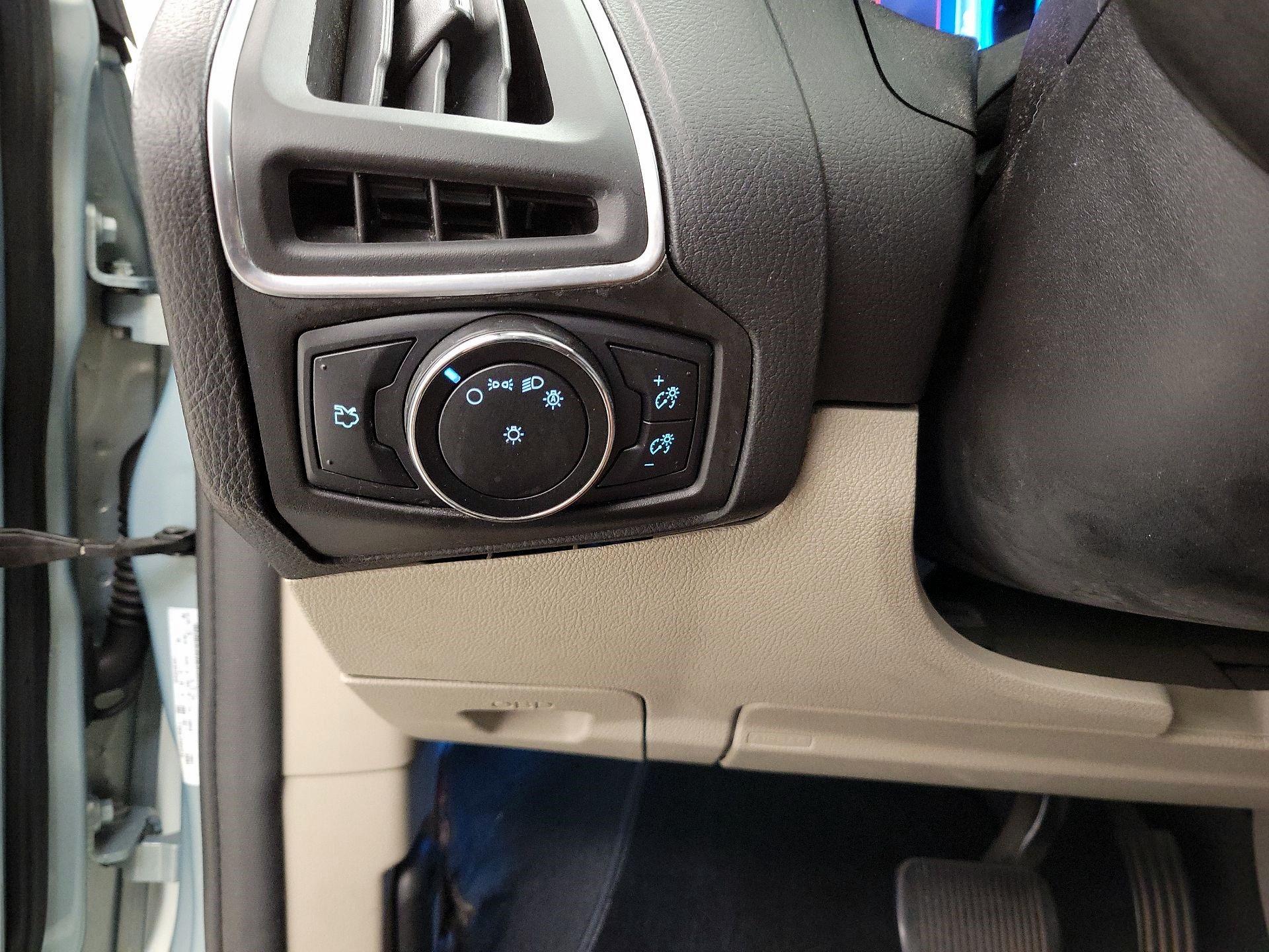 Thumbnail: 2014 Ford Focus - 13
