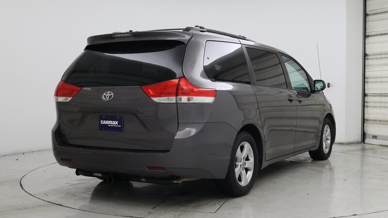 2014 Toyota Sienna LE 8