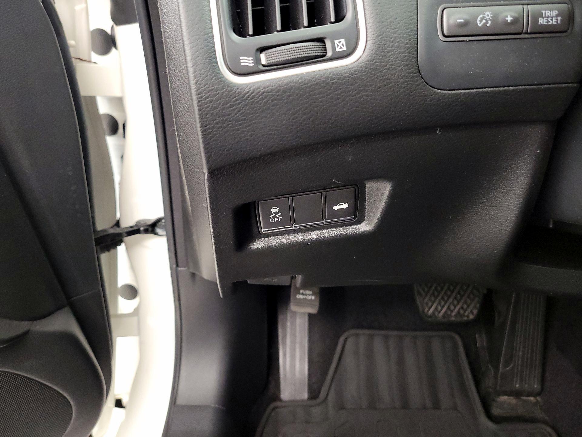 Thumbnail: 2017 INFINITI Q60 - 13