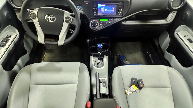 2013 Toyota Prius c Four 9