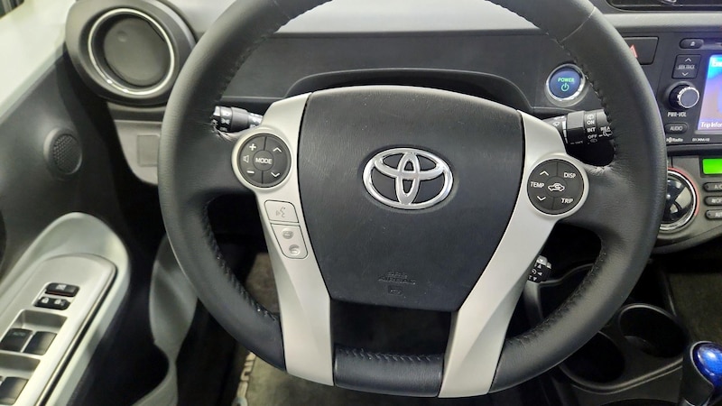 2013 Toyota Prius c Four 10