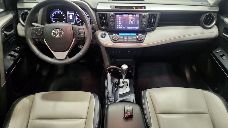 2017 Toyota RAV4 Limited 9