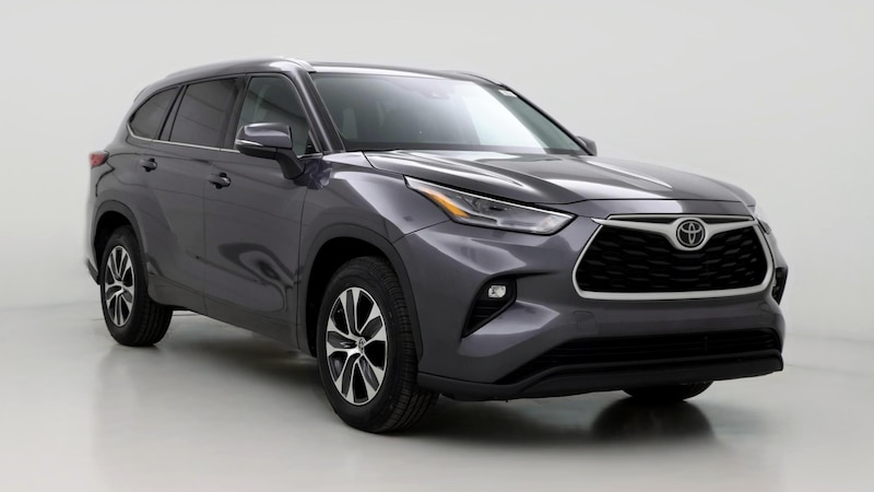 2022 Toyota Highlander XLE Hero Image