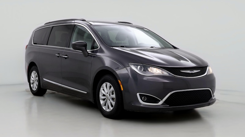 2017 Chrysler Pacifica Touring L Hero Image