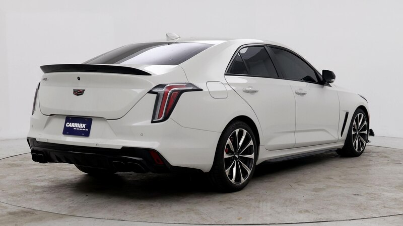 2022 Cadillac CT4 V 8