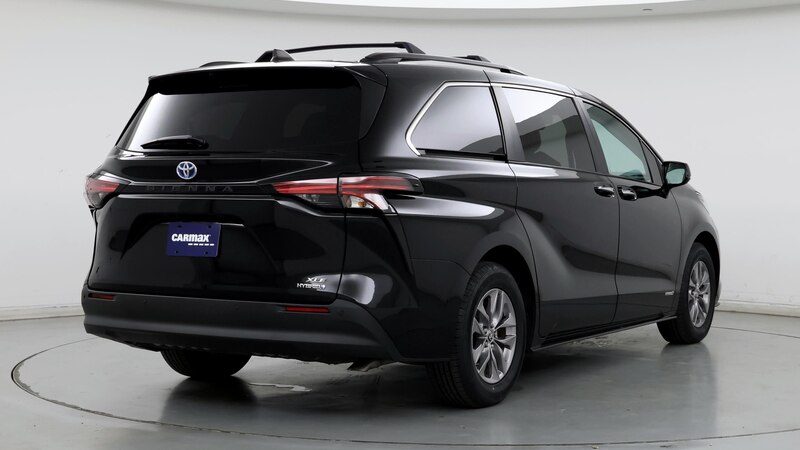 2021 Toyota Sienna XLE 8