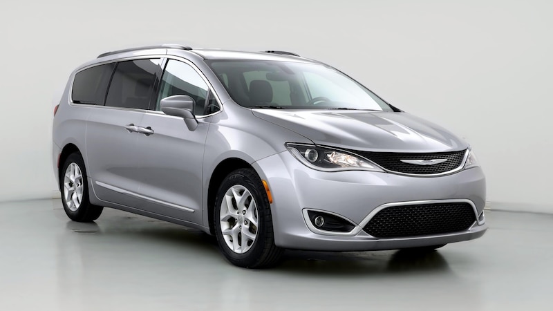 2017 Chrysler Pacifica Touring L Hero Image