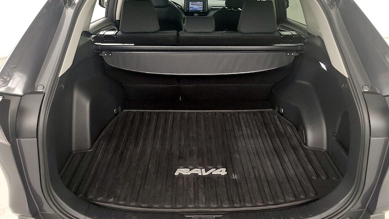 2022 Toyota RAV4 LE 21