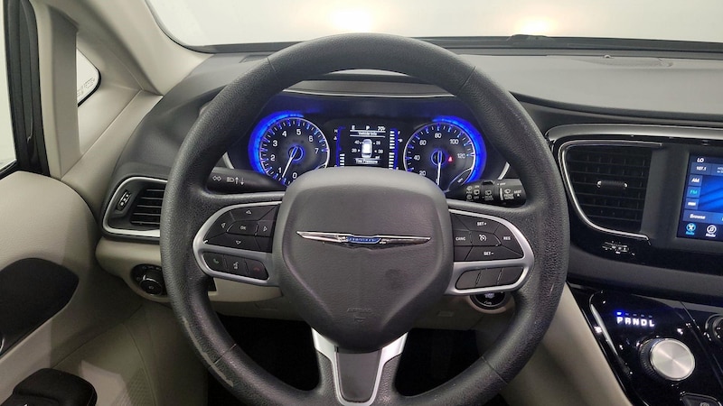 2020 Chrysler Pacifica Touring 10