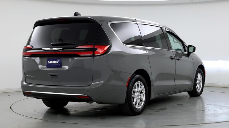 2023 Chrysler Pacifica Touring L 8