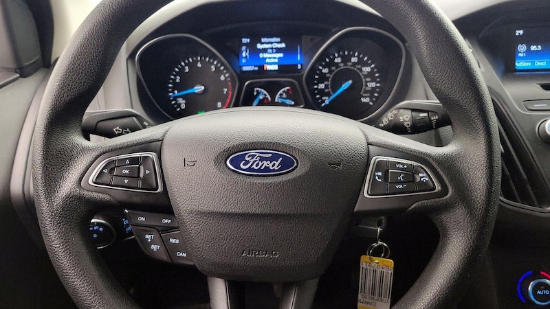 2016 Ford Focus SE 10