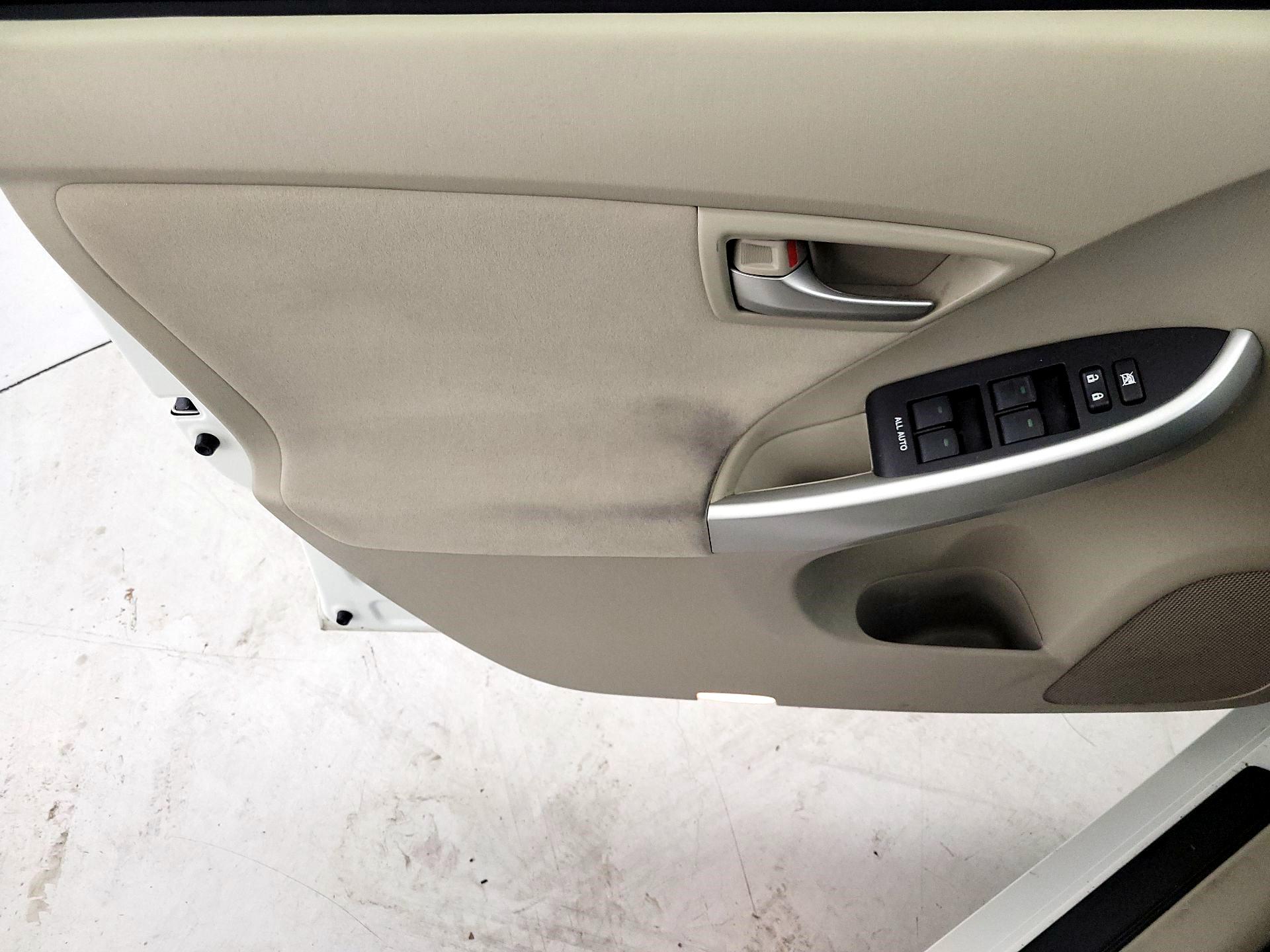 Thumbnail: 2015 Toyota Prius - 12