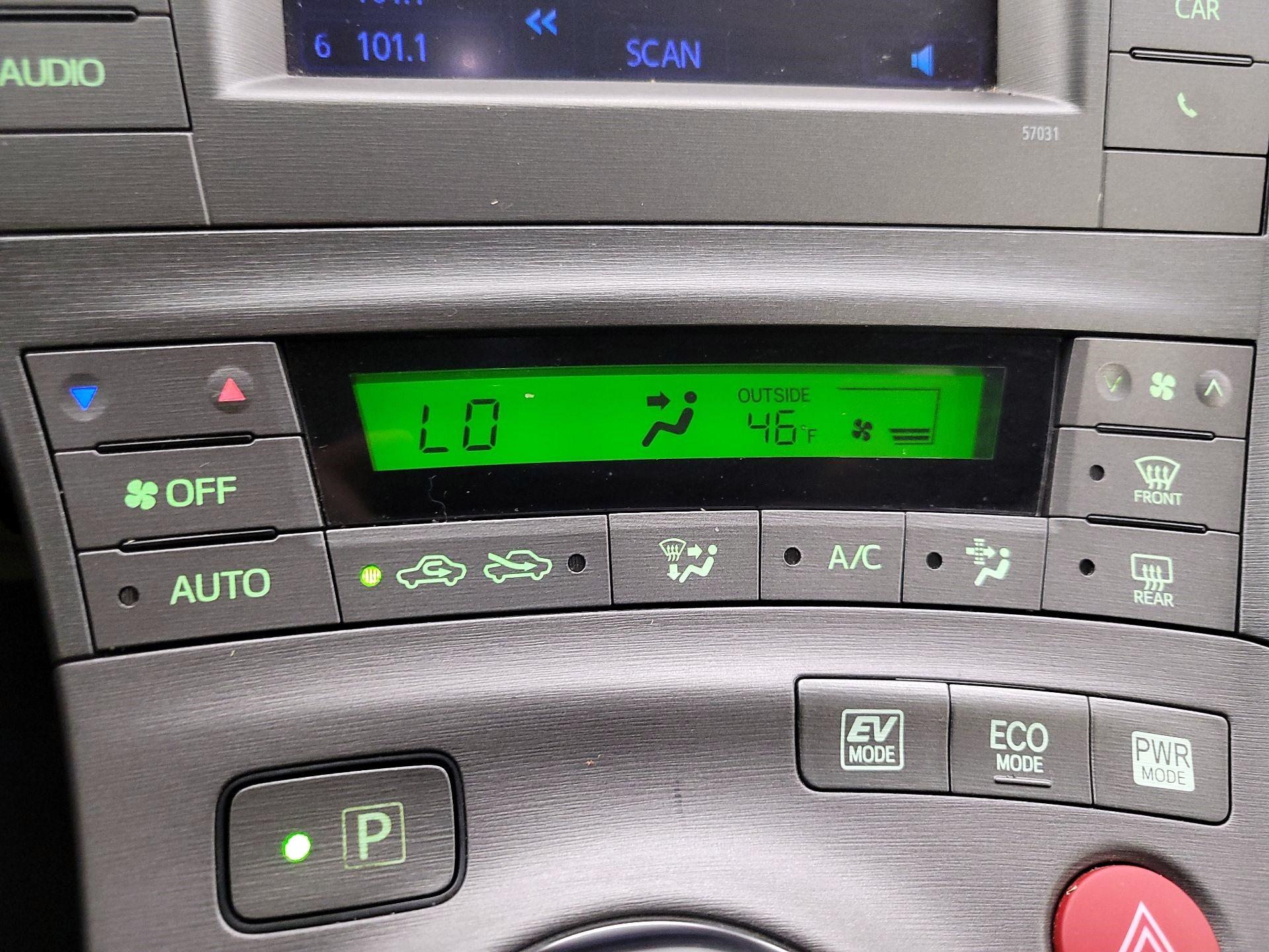 Thumbnail: 2015 Toyota Prius - 16