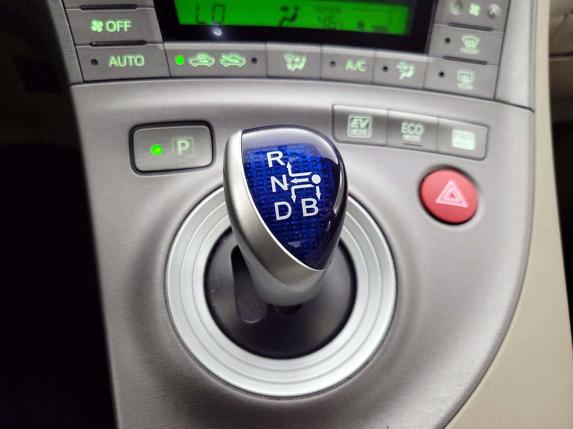 Thumbnail: 2015 Toyota Prius - 17