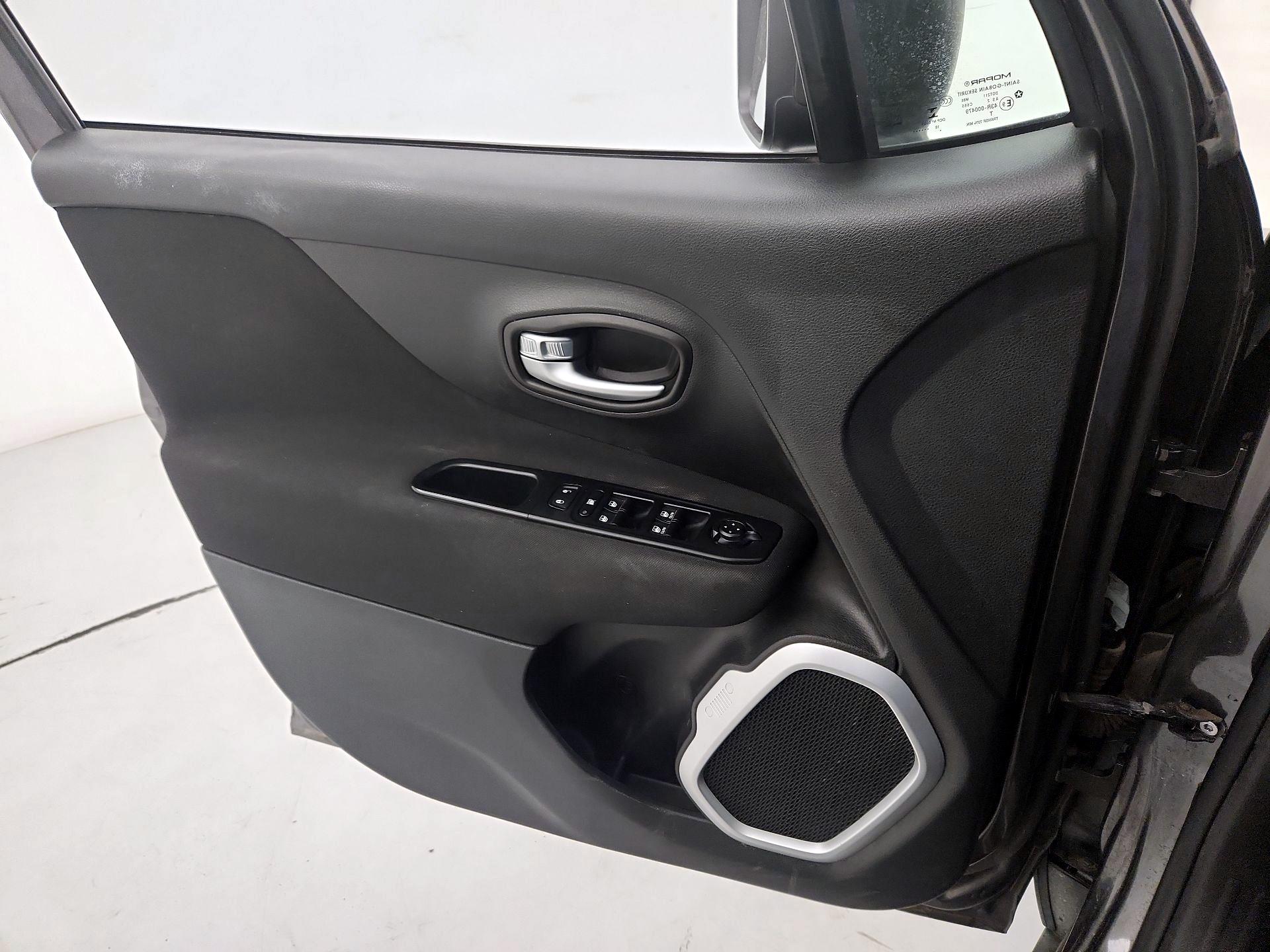 Thumbnail: 2018 Jeep Renegade - 12