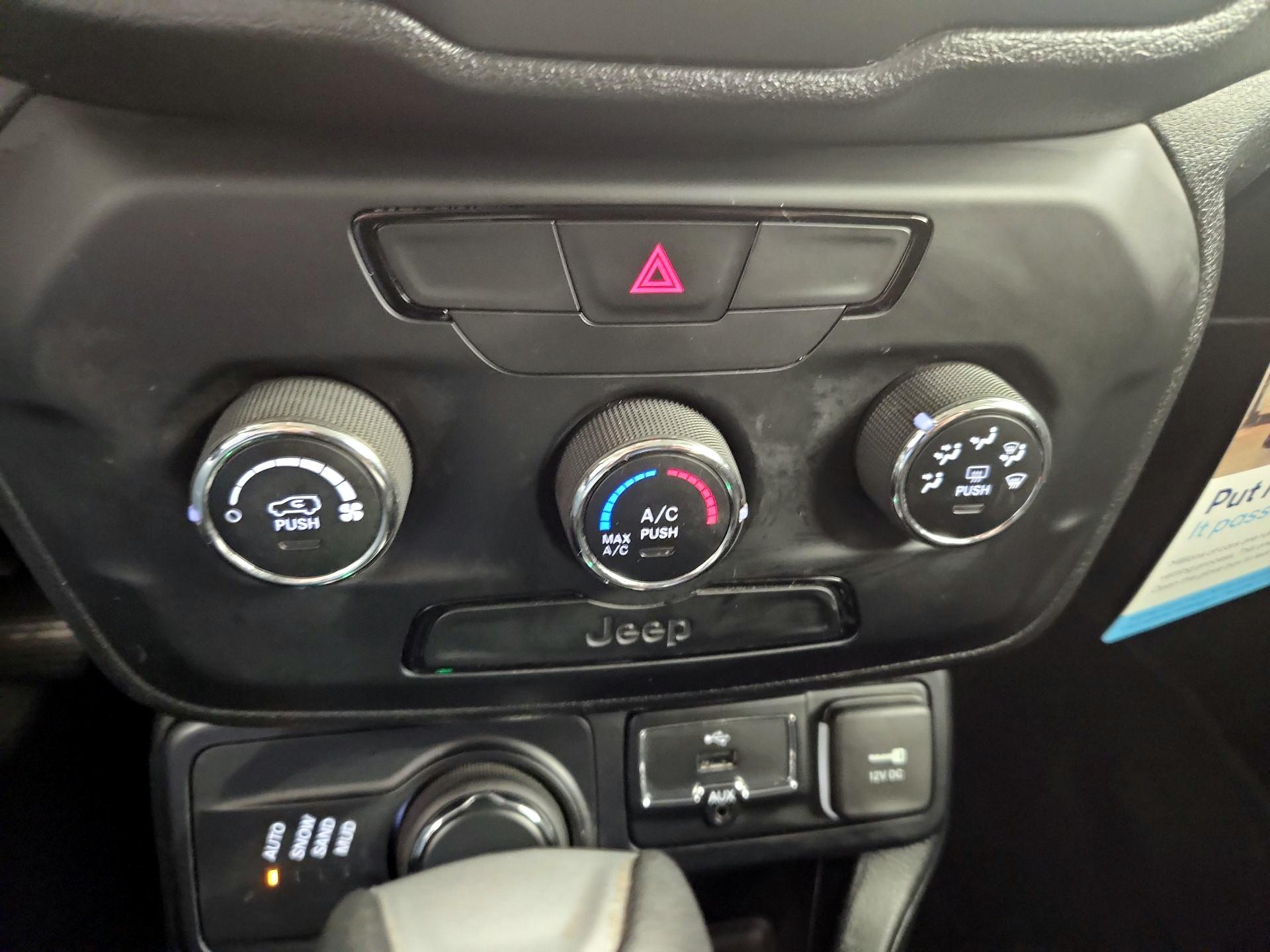 Thumbnail: 2018 Jeep Renegade - 16