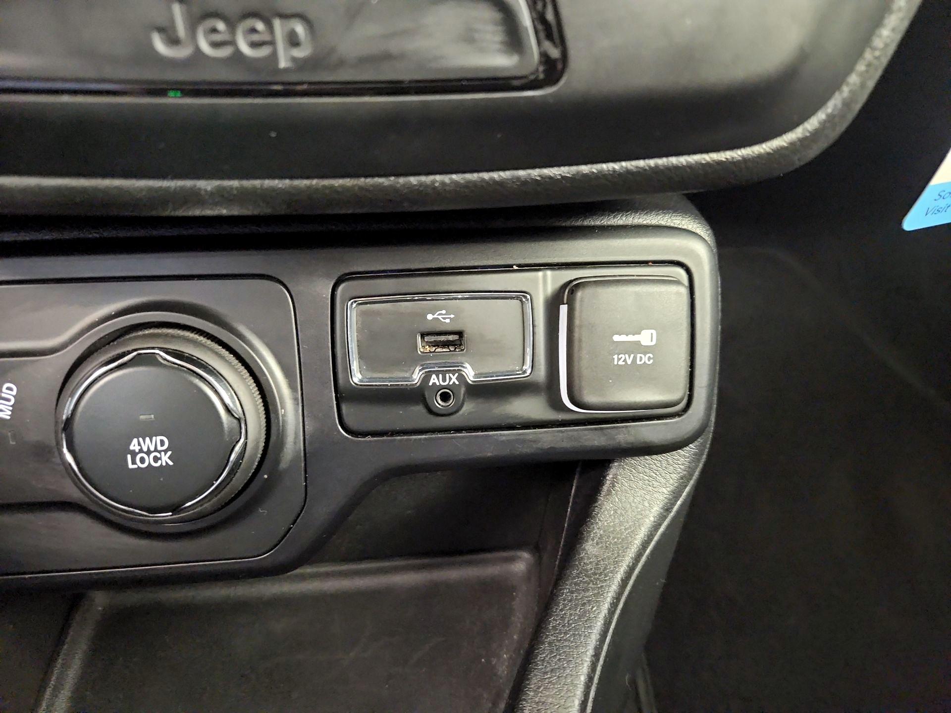 Thumbnail: 2018 Jeep Renegade - 18