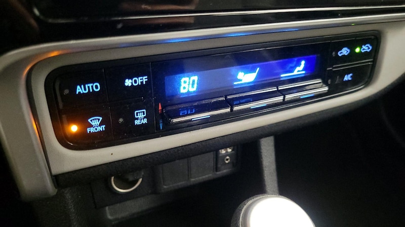 2017 Toyota Corolla LE 16