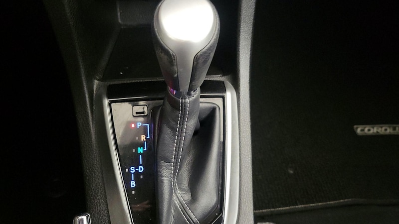 2017 Toyota Corolla LE 17