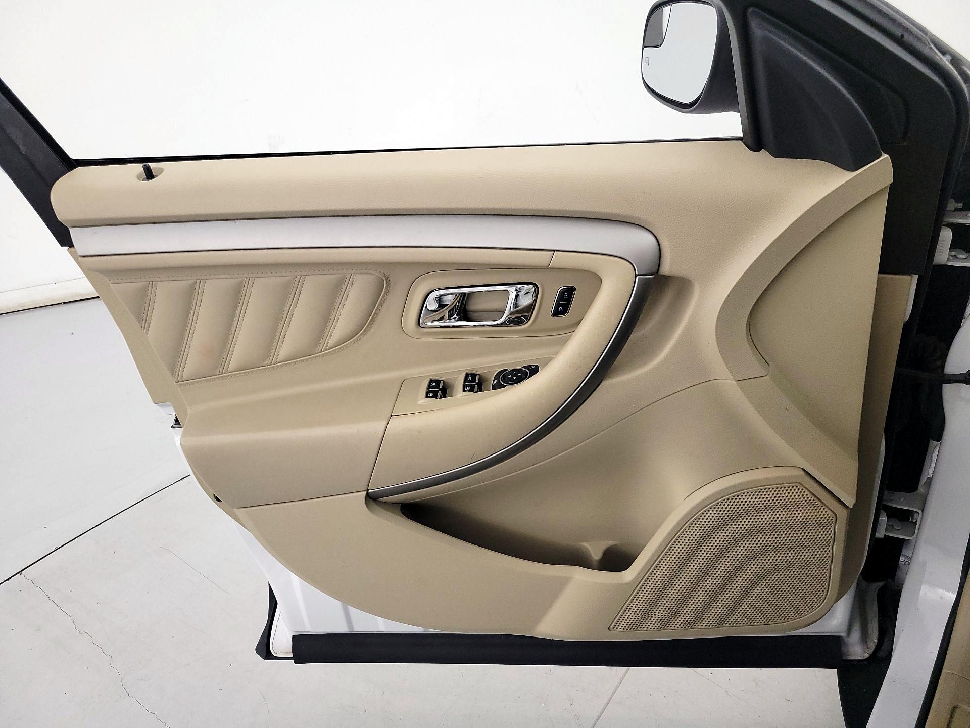 Thumbnail: 2018 Ford Taurus - 12