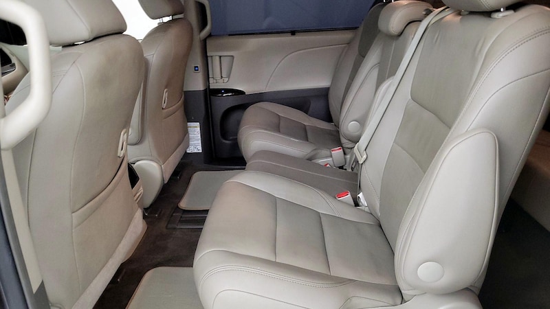 2015 Toyota Sienna XLE 20