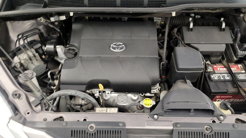 2015 Toyota Sienna XLE 22