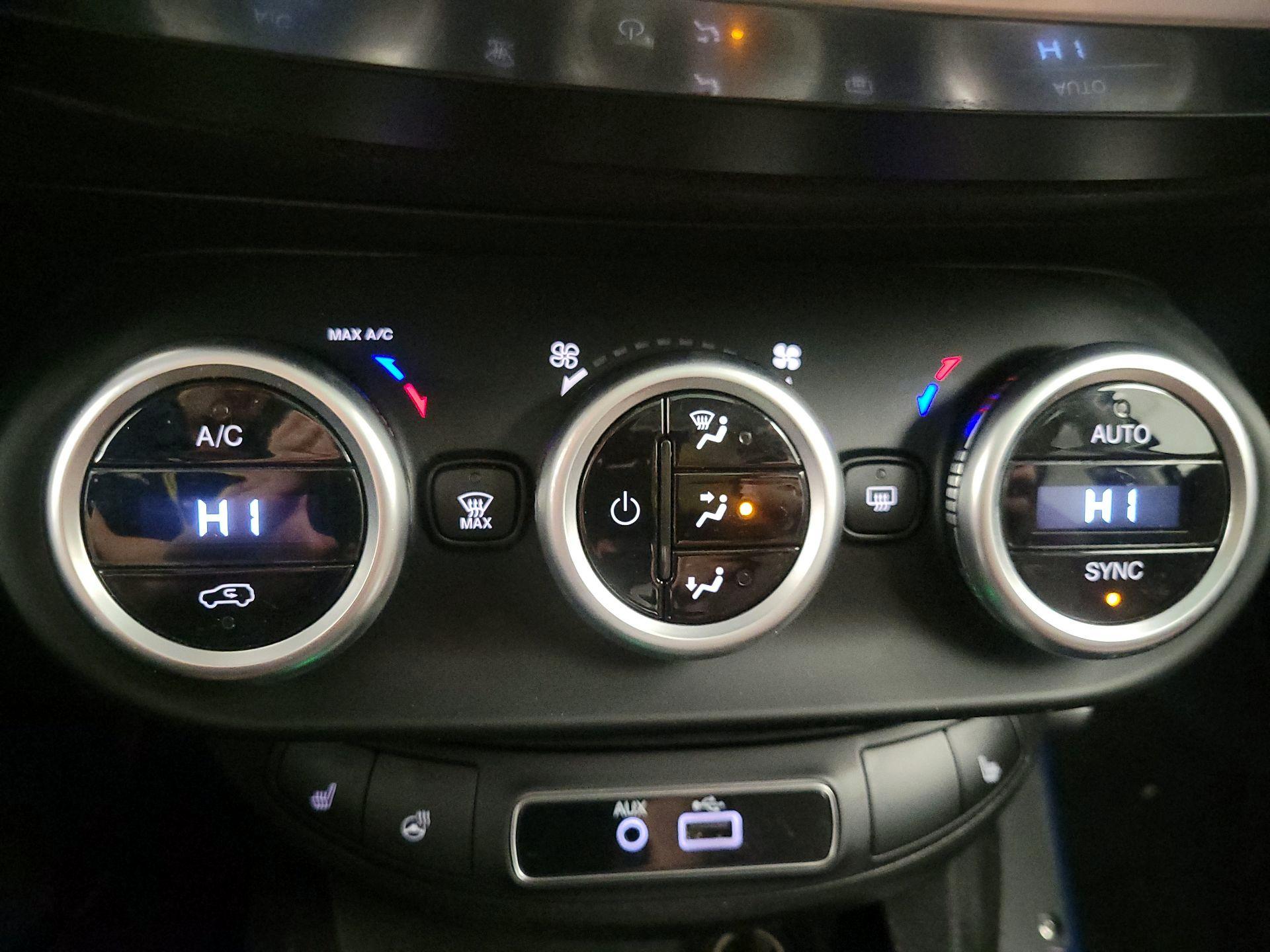 Thumbnail: 2016 Fiat 500X - 16