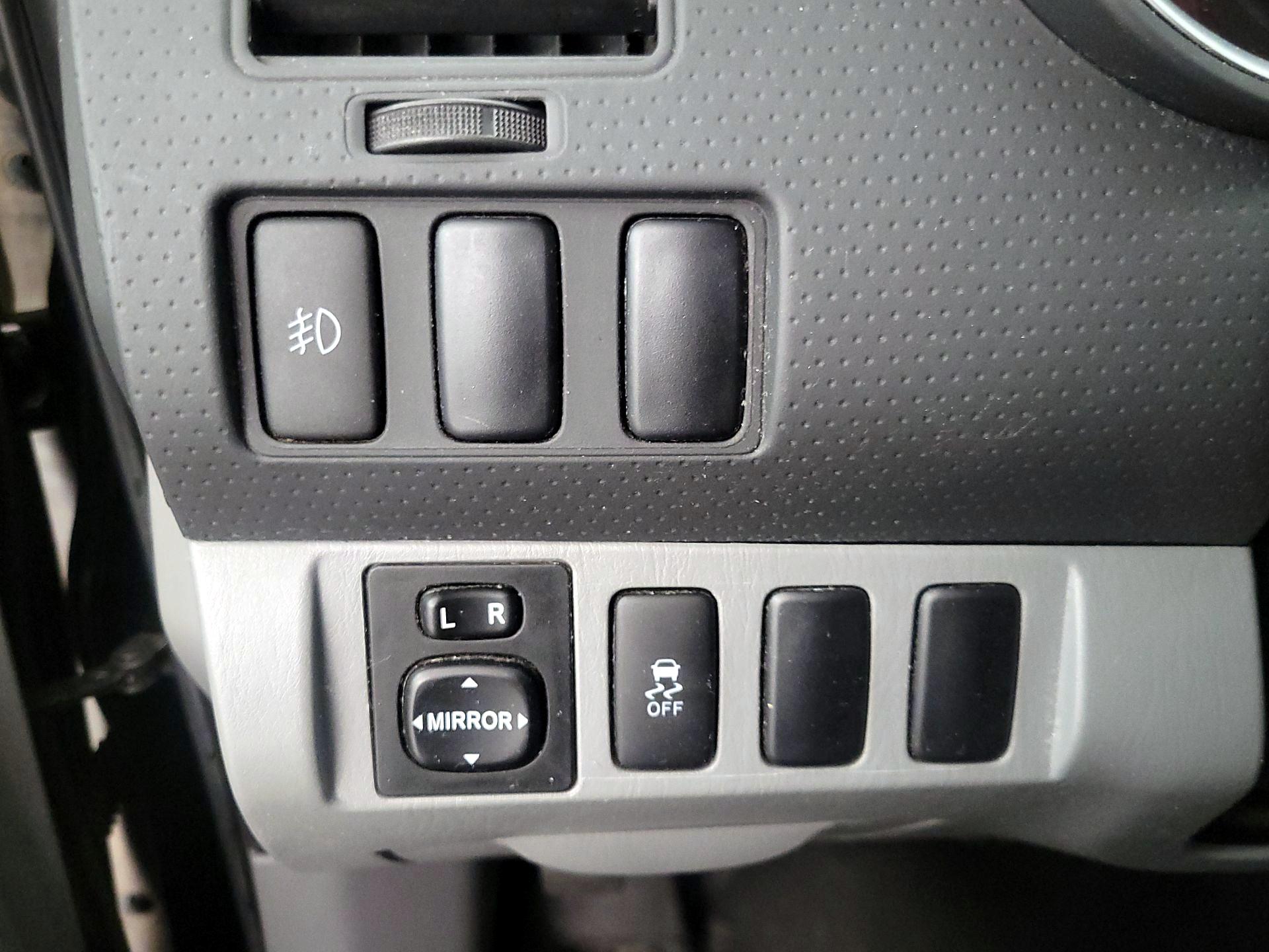 Thumbnail: 2013 Toyota Tacoma - 13