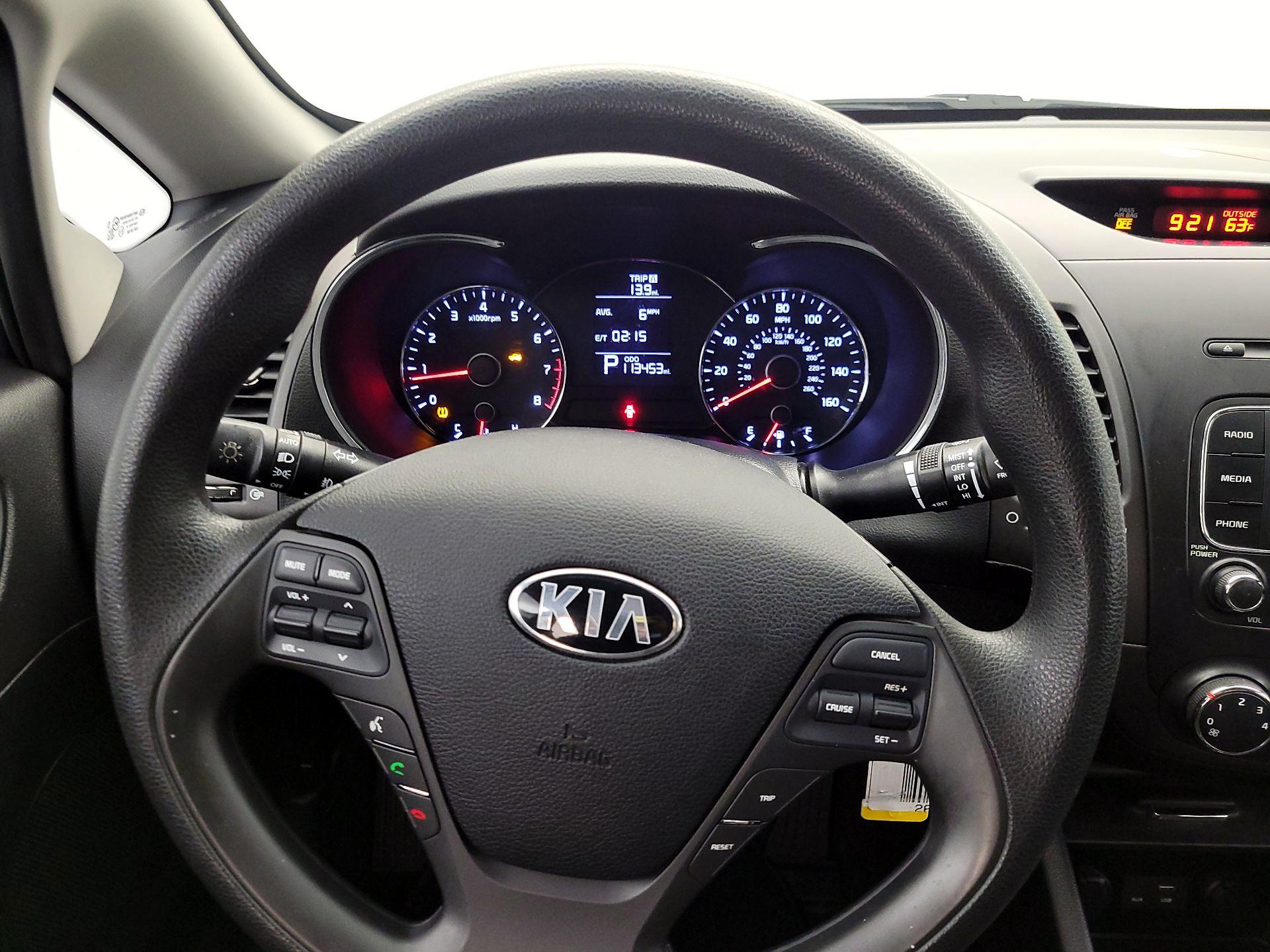 Thumbnail: 2016 Kia Forte - 10