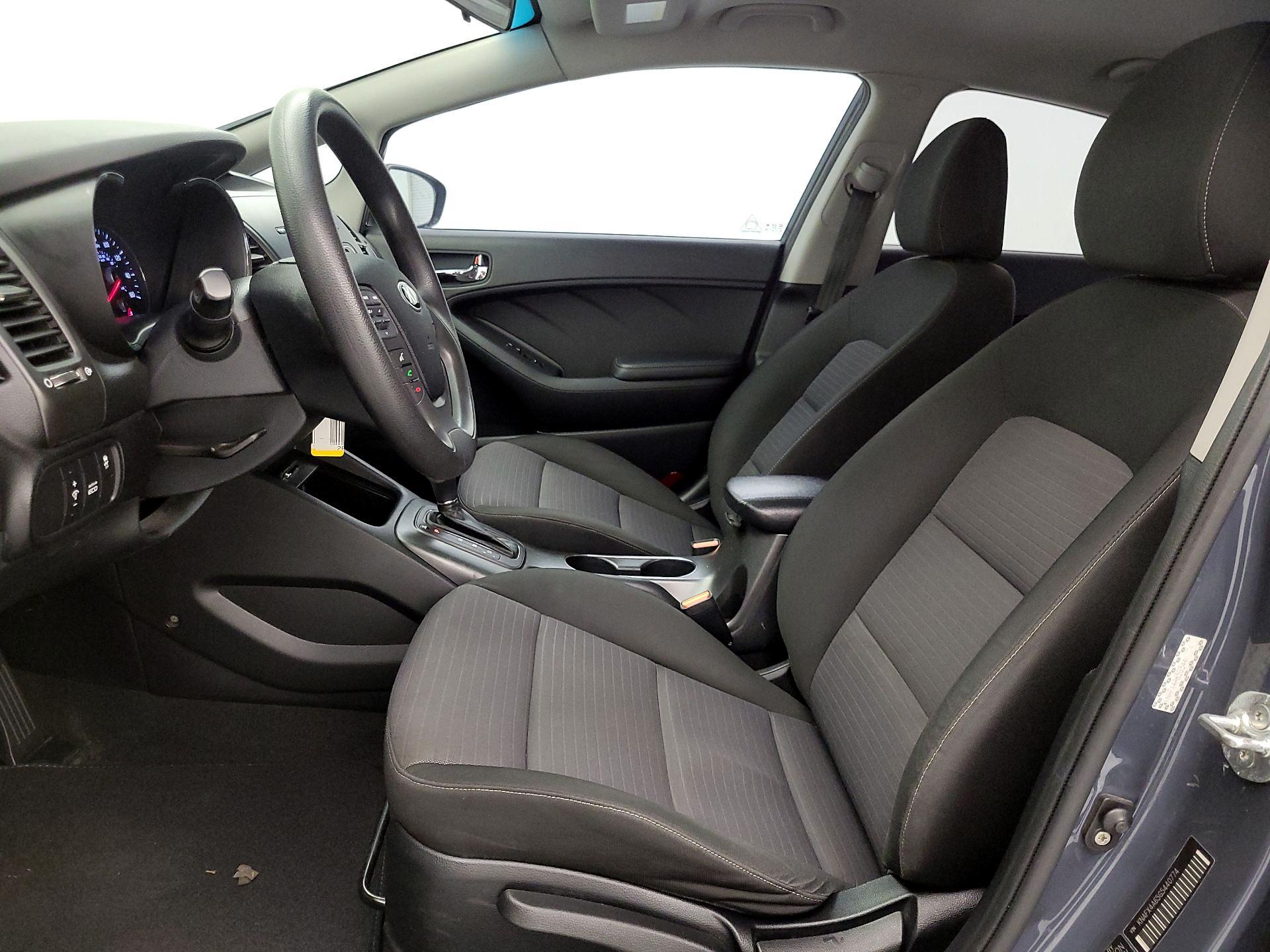 Thumbnail: 2016 Kia Forte - 11
