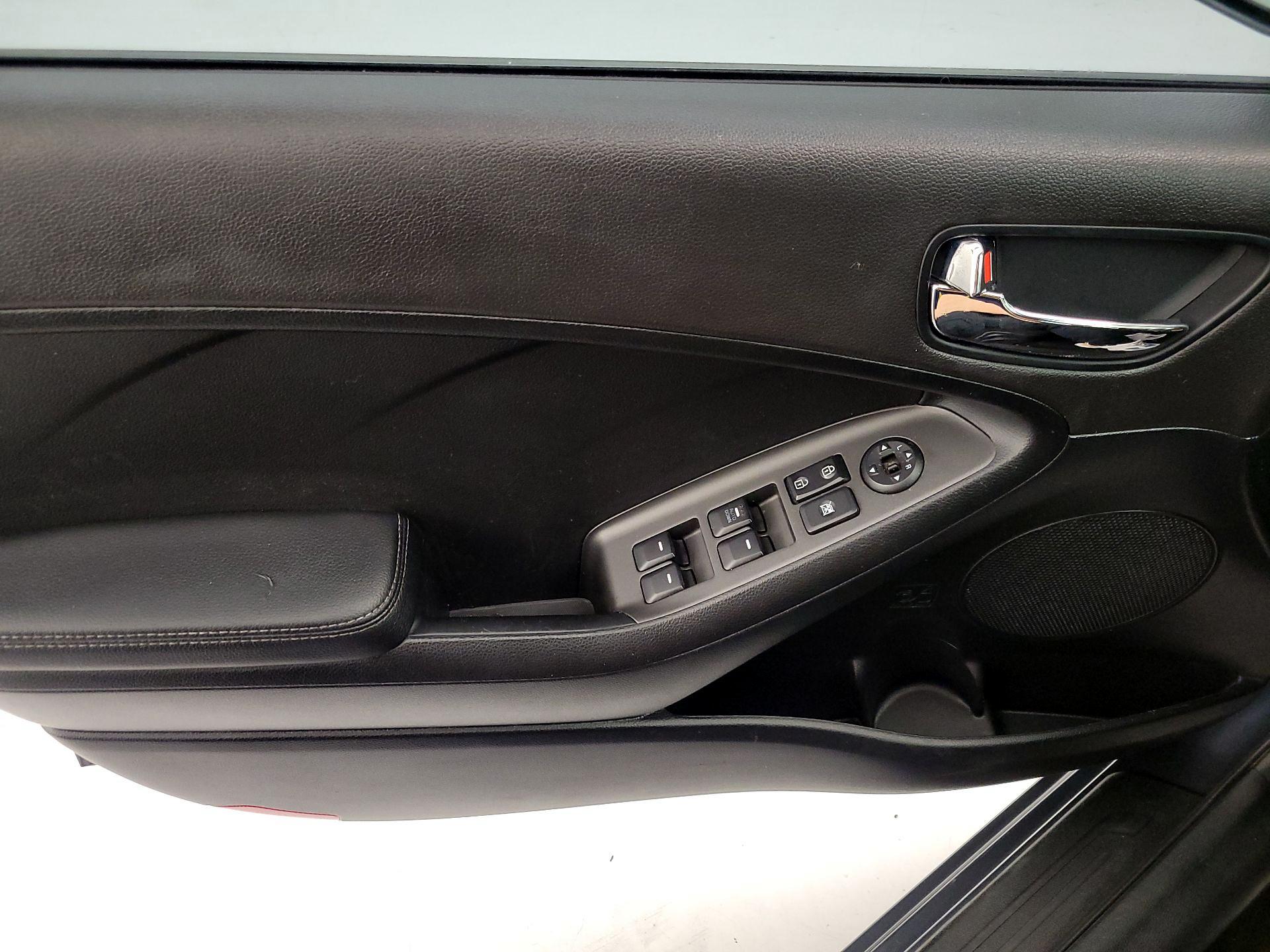 Thumbnail: 2016 Kia Forte - 12