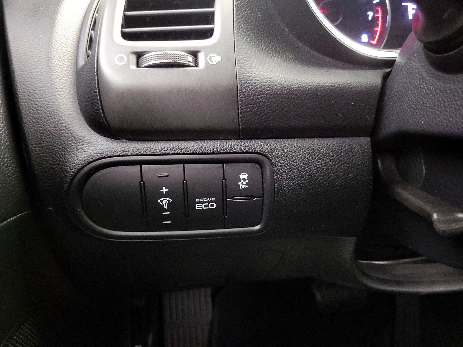 Thumbnail: 2016 Kia Forte - 13