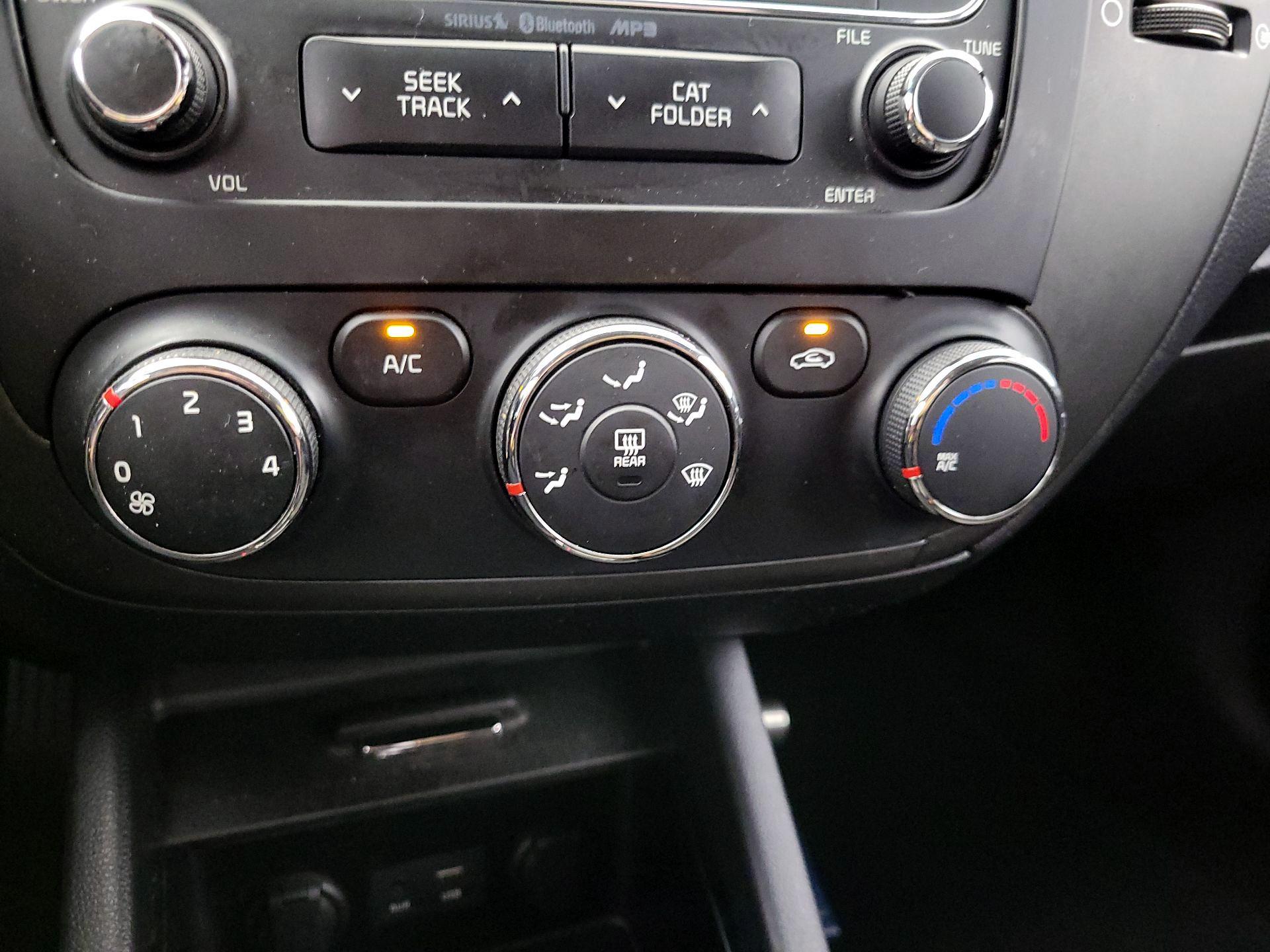Thumbnail: 2016 Kia Forte - 16