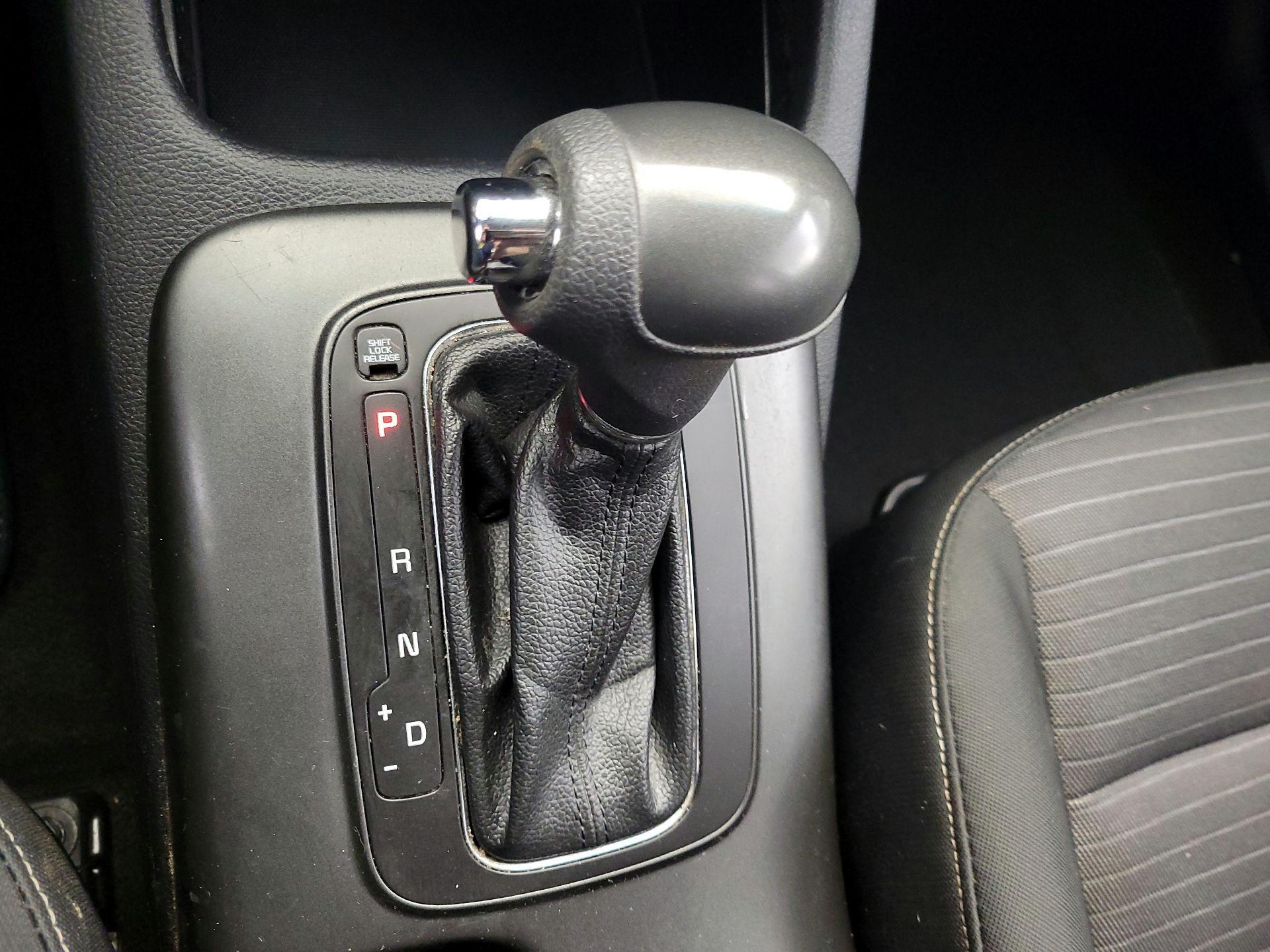Thumbnail: 2016 Kia Forte - 17