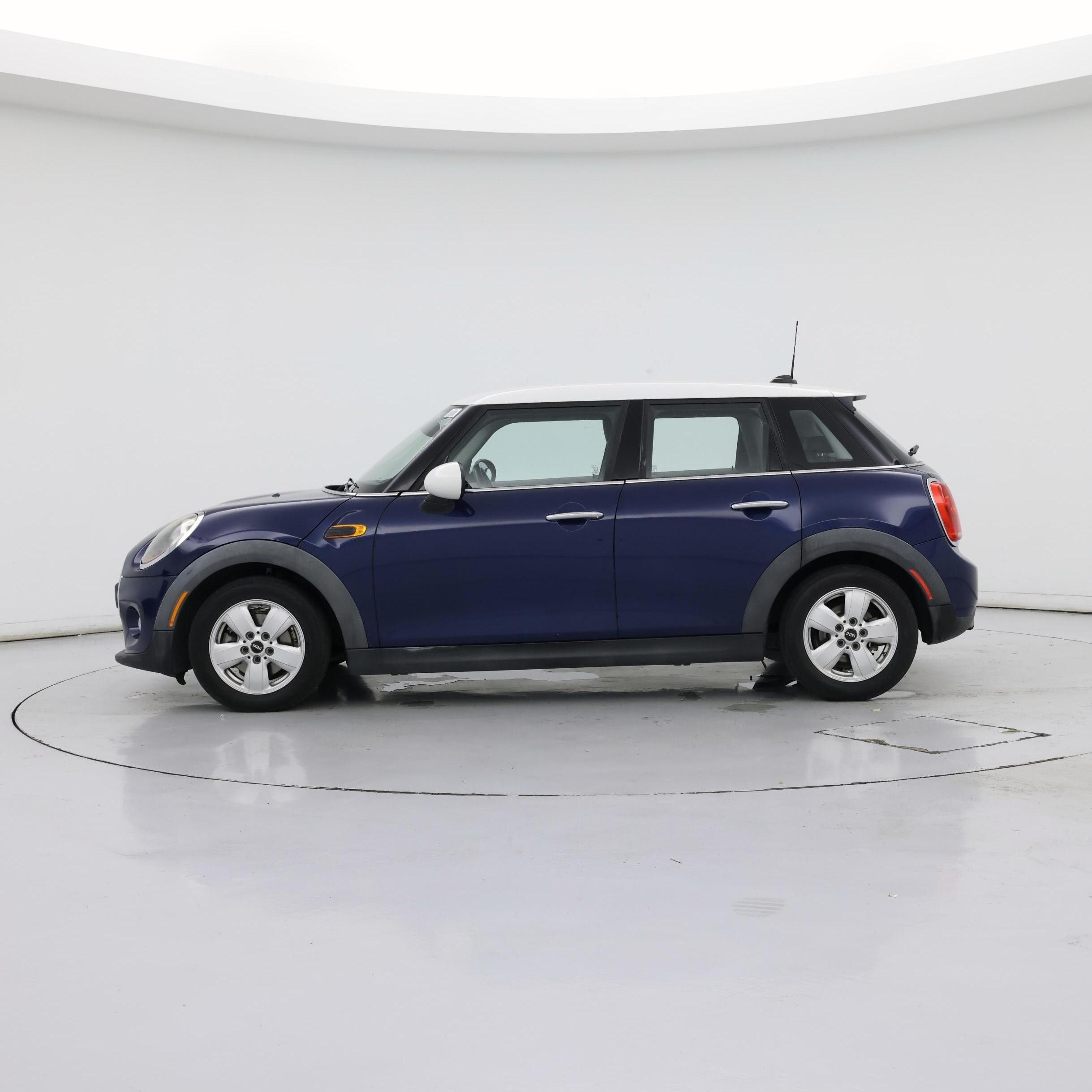 Thumbnail: 2017 MINI Cooper Hardtop - 3