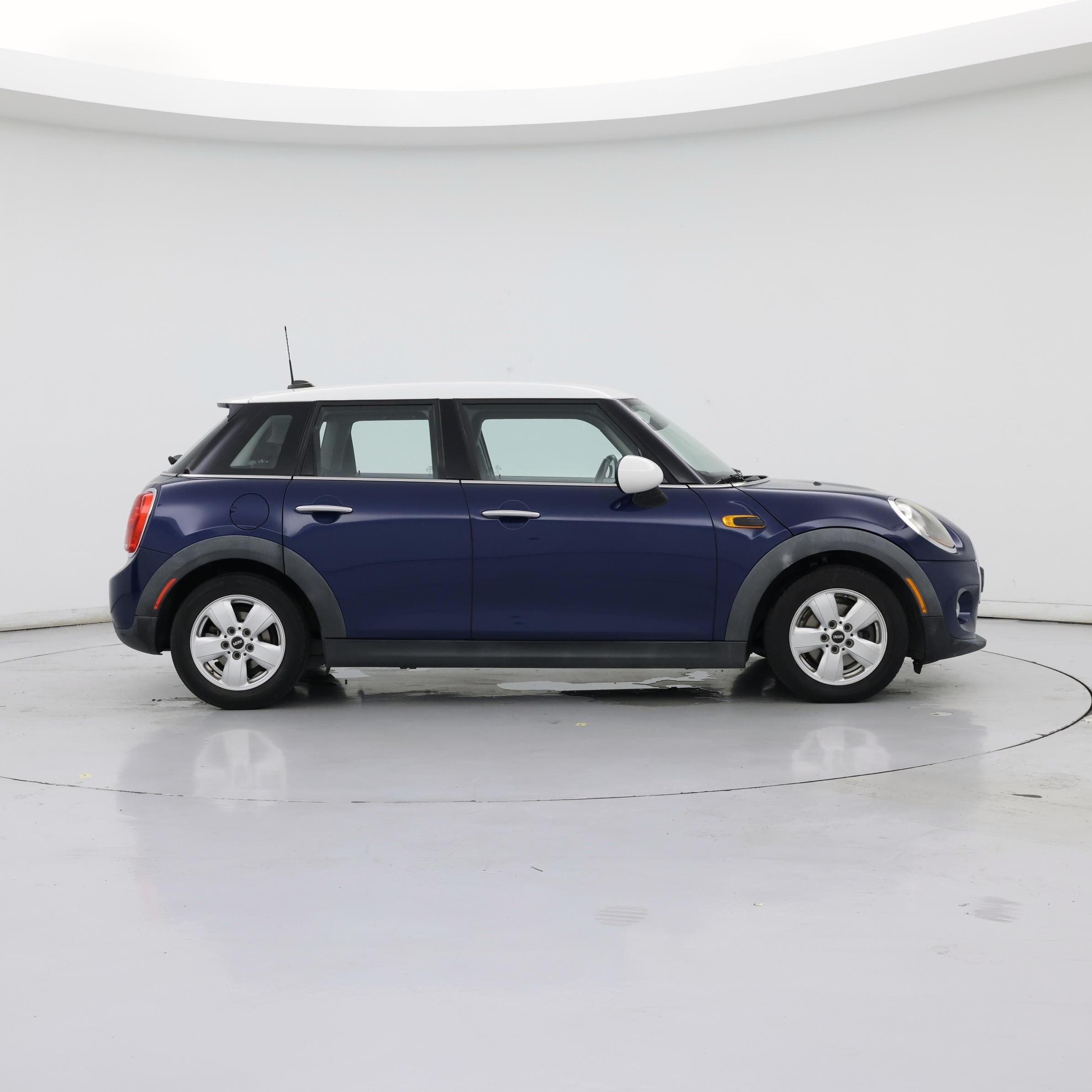 Thumbnail: 2017 MINI Cooper Hardtop - 7