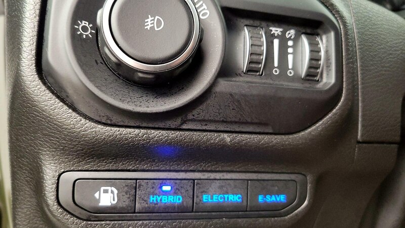 2022 Jeep Wrangler Unlimited Sahara 13