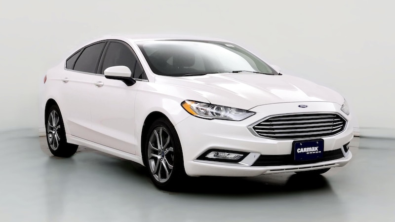 2017 Ford Fusion SE Hero Image