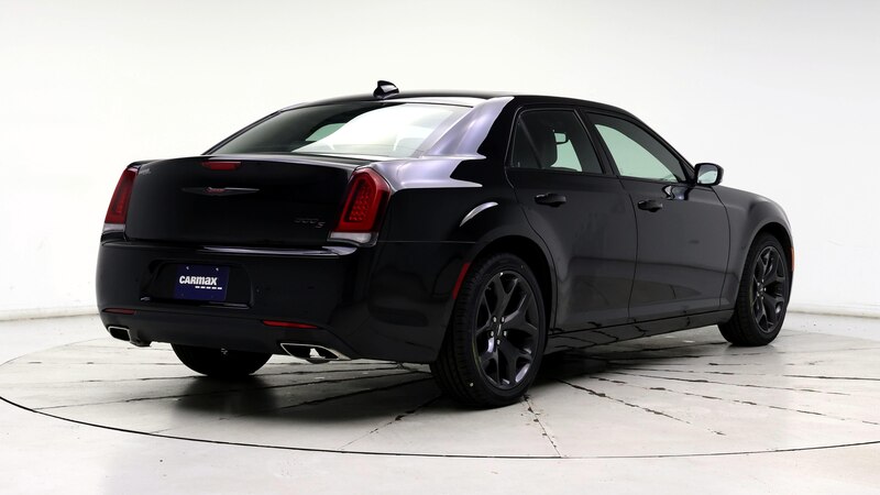 2023 Chrysler 300 S 8