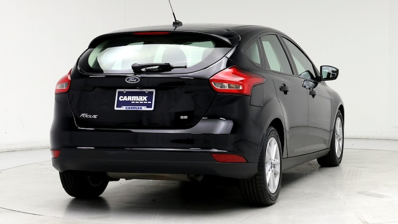 2017 Ford Focus SE 8