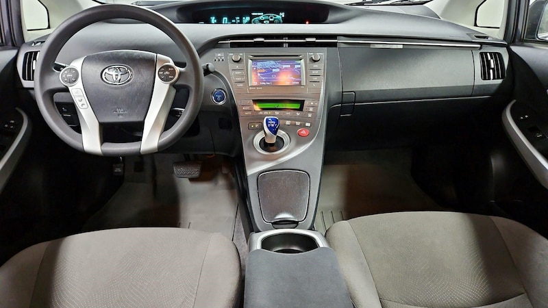 2014 Toyota Prius Three 9