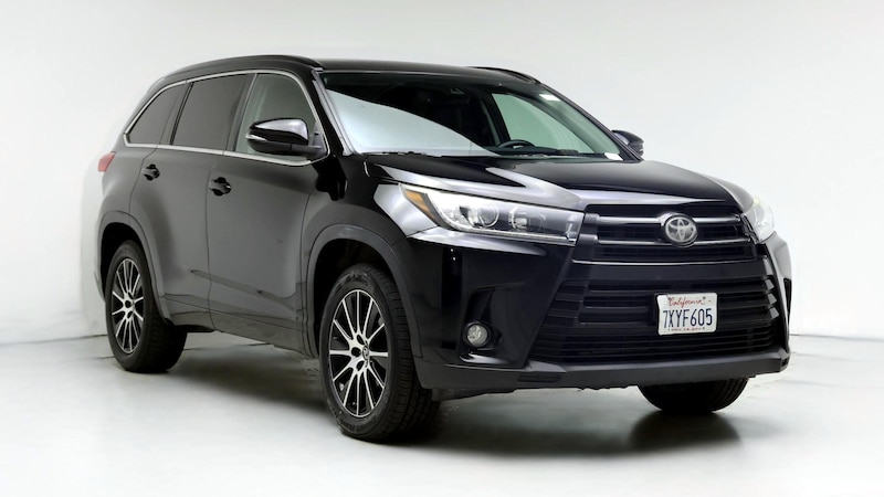 2017 Toyota Highlander SE Hero Image