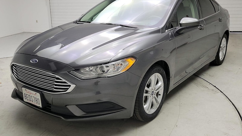 2018 Ford Fusion SE Hero Image