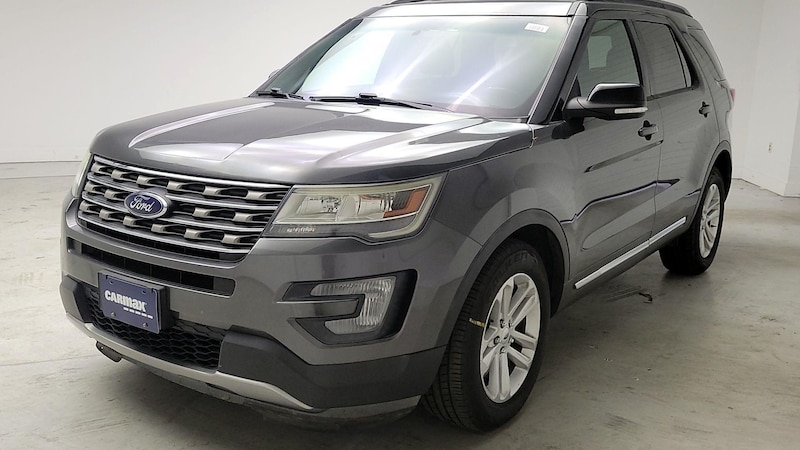 2017 Ford Explorer XLT Hero Image