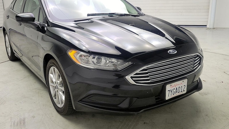 2017 Ford Fusion SE Hero Image