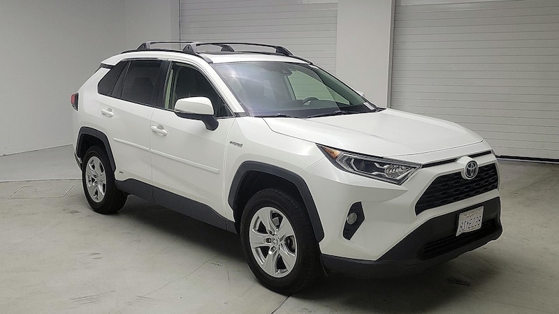 2021 Toyota RAV4 XLE 3