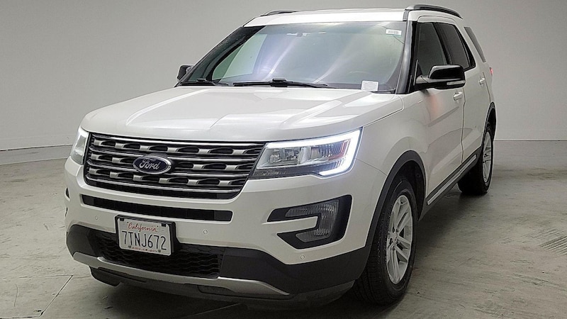 2016 Ford Explorer XLT Hero Image