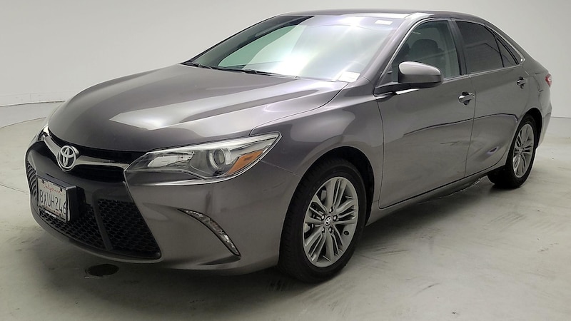 2016 Toyota Camry SE Hero Image