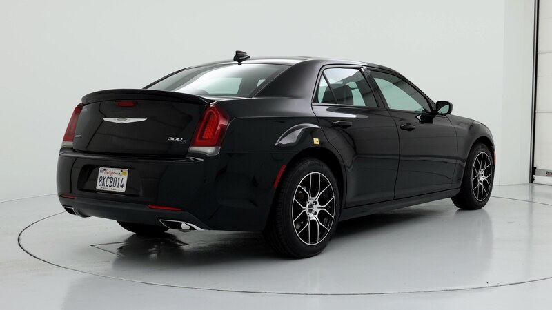 2017 Chrysler 300 S 8